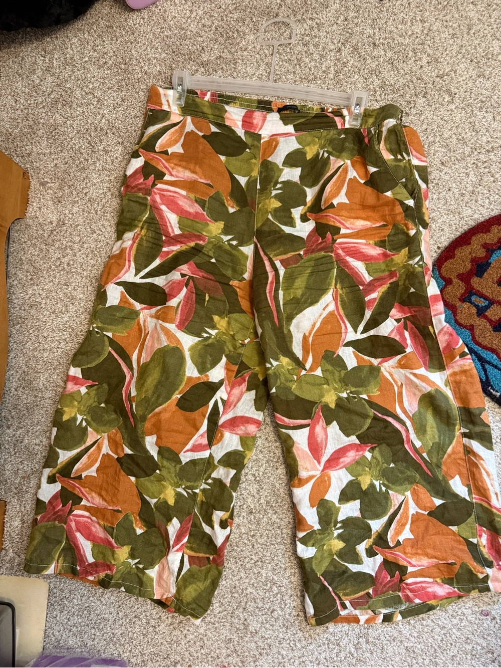 NWOT WOMEN'S Tahari Tropical Leaf Cargo Capri Pants in Olive, Orange & Pink